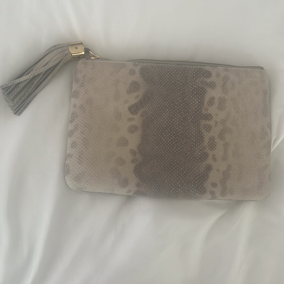 G.I.L.I. Got It Love It  one size leather clutch